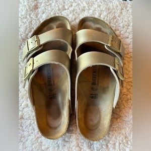 Birkenstock Arizona sandal in gold Birko-flor
